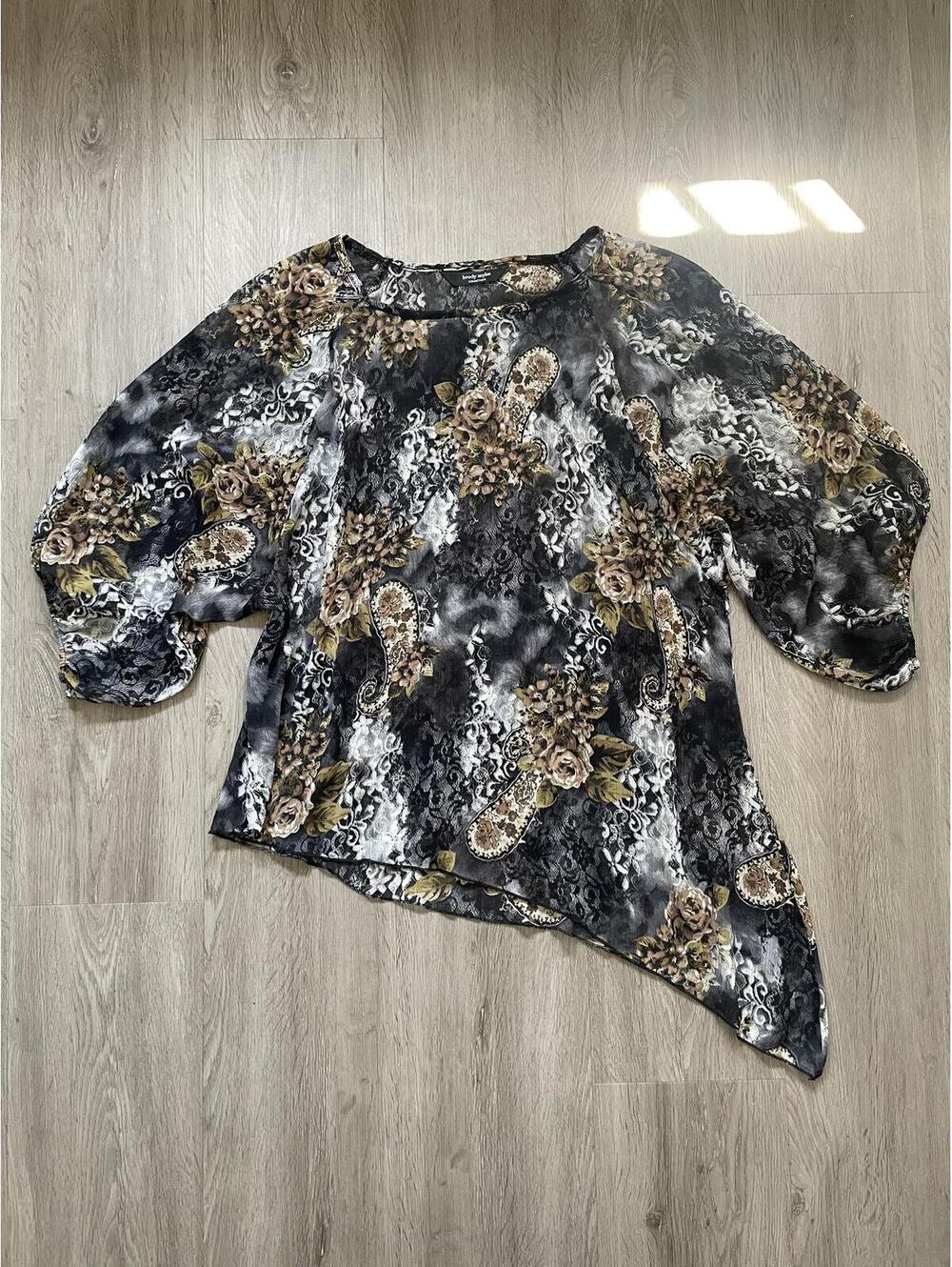Asymmetrical Floral Pattern Blouse with 3/4 Sleeves
